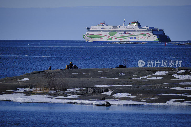 由Tallink运营的roo -ferry Megastar离开赫尔辛基港前往塔林。